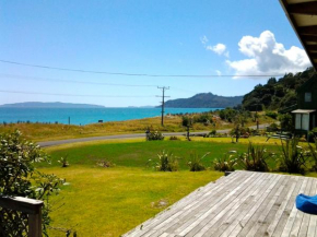 Beachfront Bach - Rings Beach Bach, Matarangi